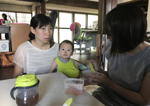 Q.子どもがまだ小さいのでお昼休みの時間帯に、ご飯を食べないこともあると思います。食事や授乳の面で心配です。