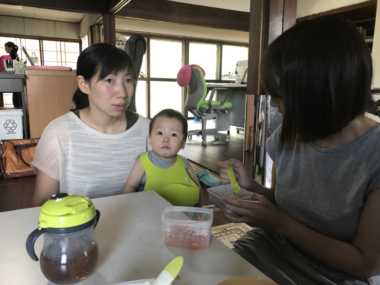 Q.子どもがまだ小さいのでお昼休みの時間帯に、ご飯を食べないこともあると思います。食事や授乳の面で心配です。